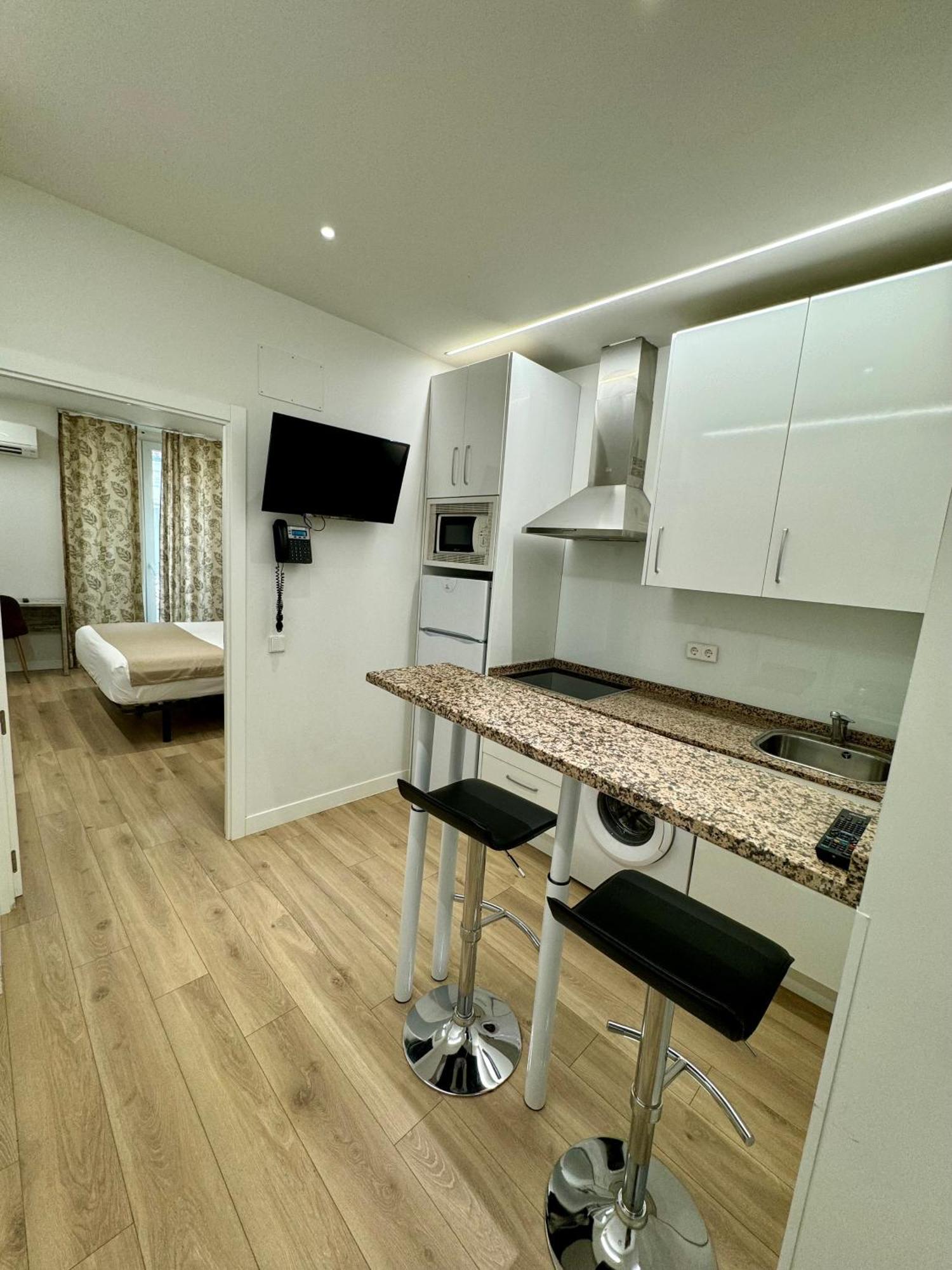Apartamentos Apolo Мадрид Экстерьер фото