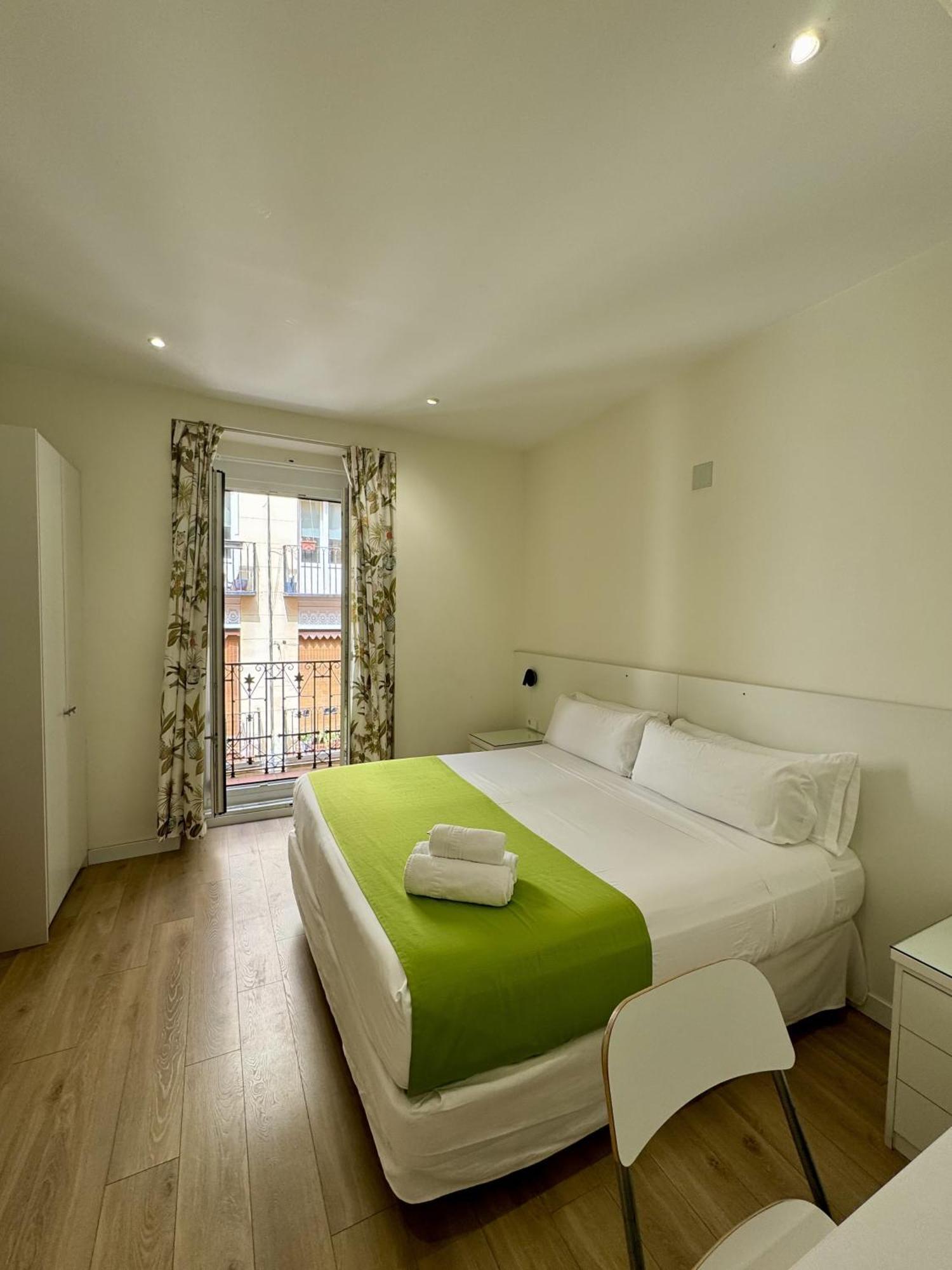 Apartamentos Apolo Мадрид Экстерьер фото