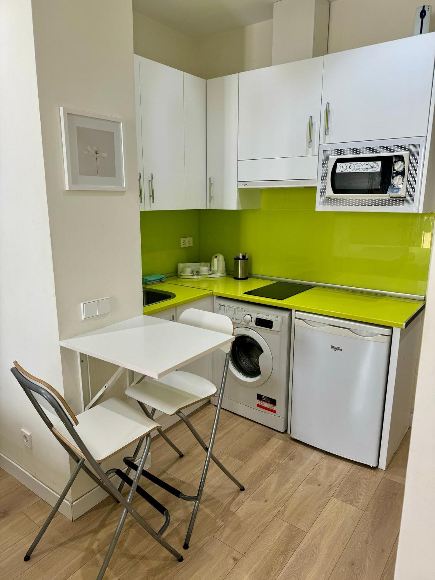 Apartamentos Apolo Мадрид Экстерьер фото