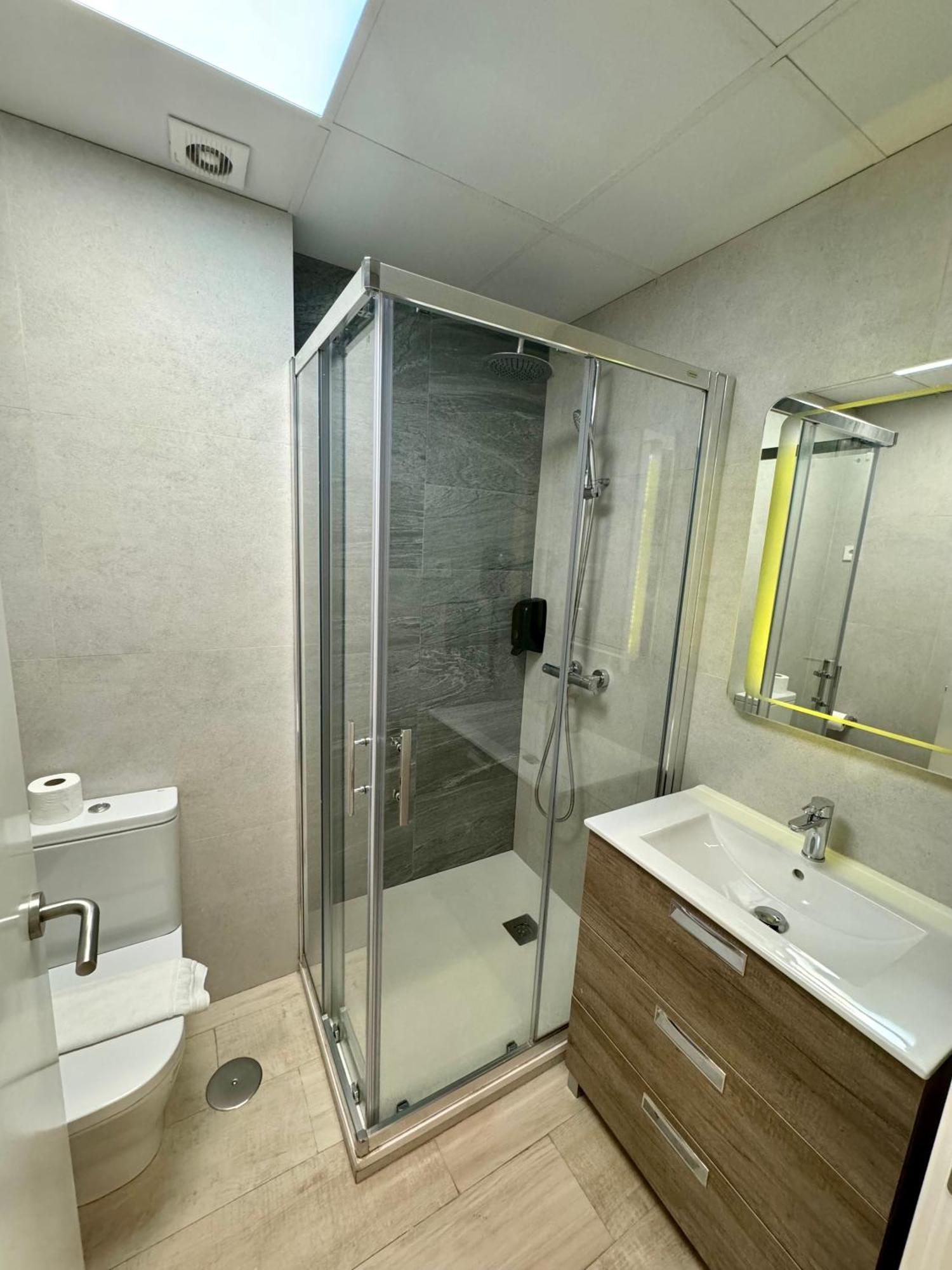 Apartamentos Apolo Мадрид Экстерьер фото