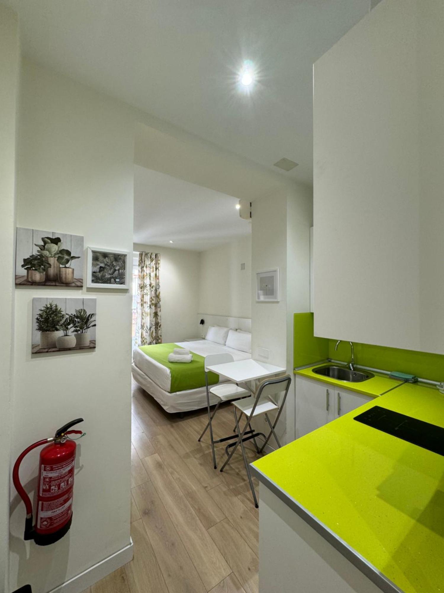 Apartamentos Apolo Мадрид Экстерьер фото