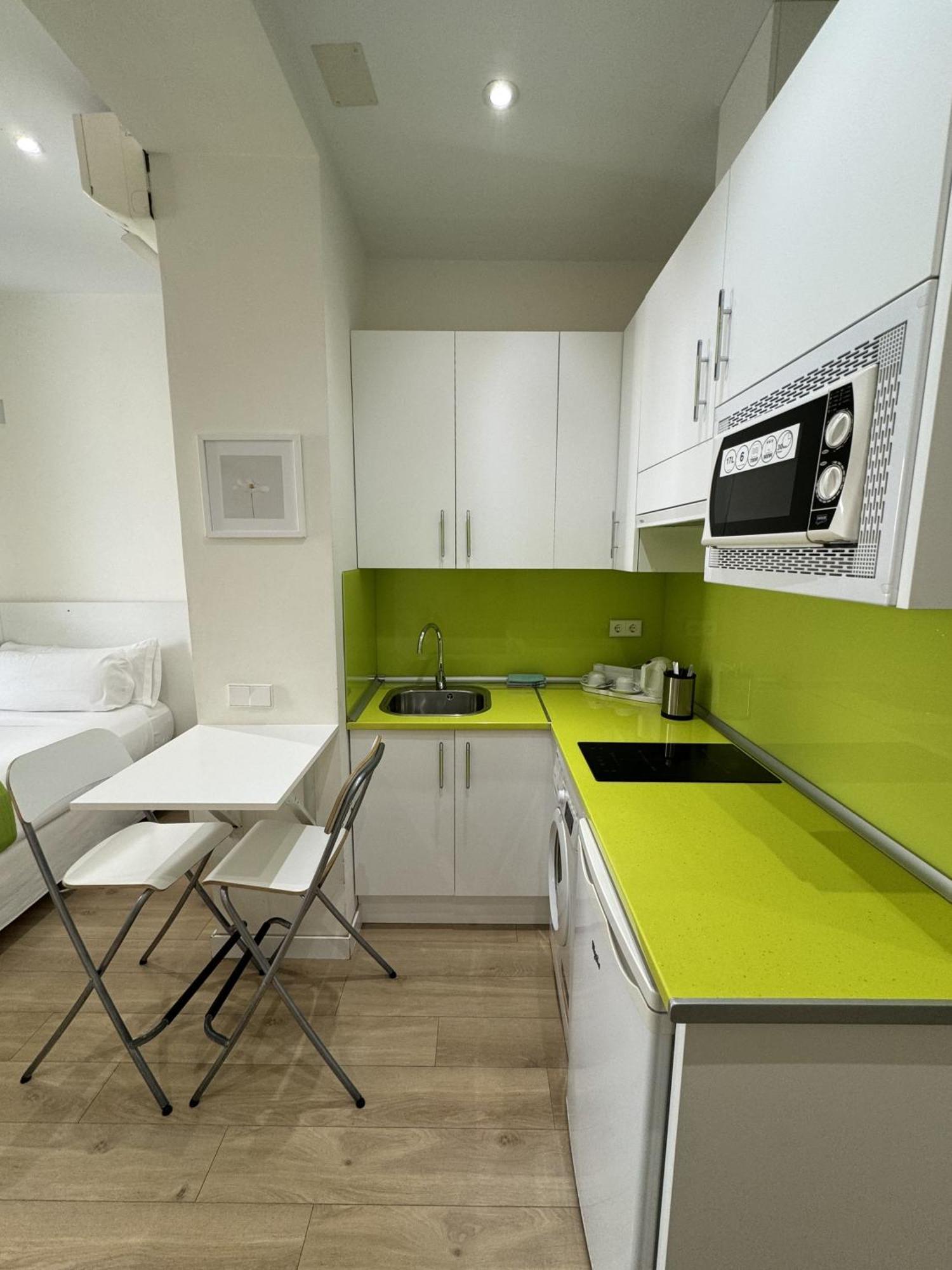 Apartamentos Apolo Мадрид Экстерьер фото