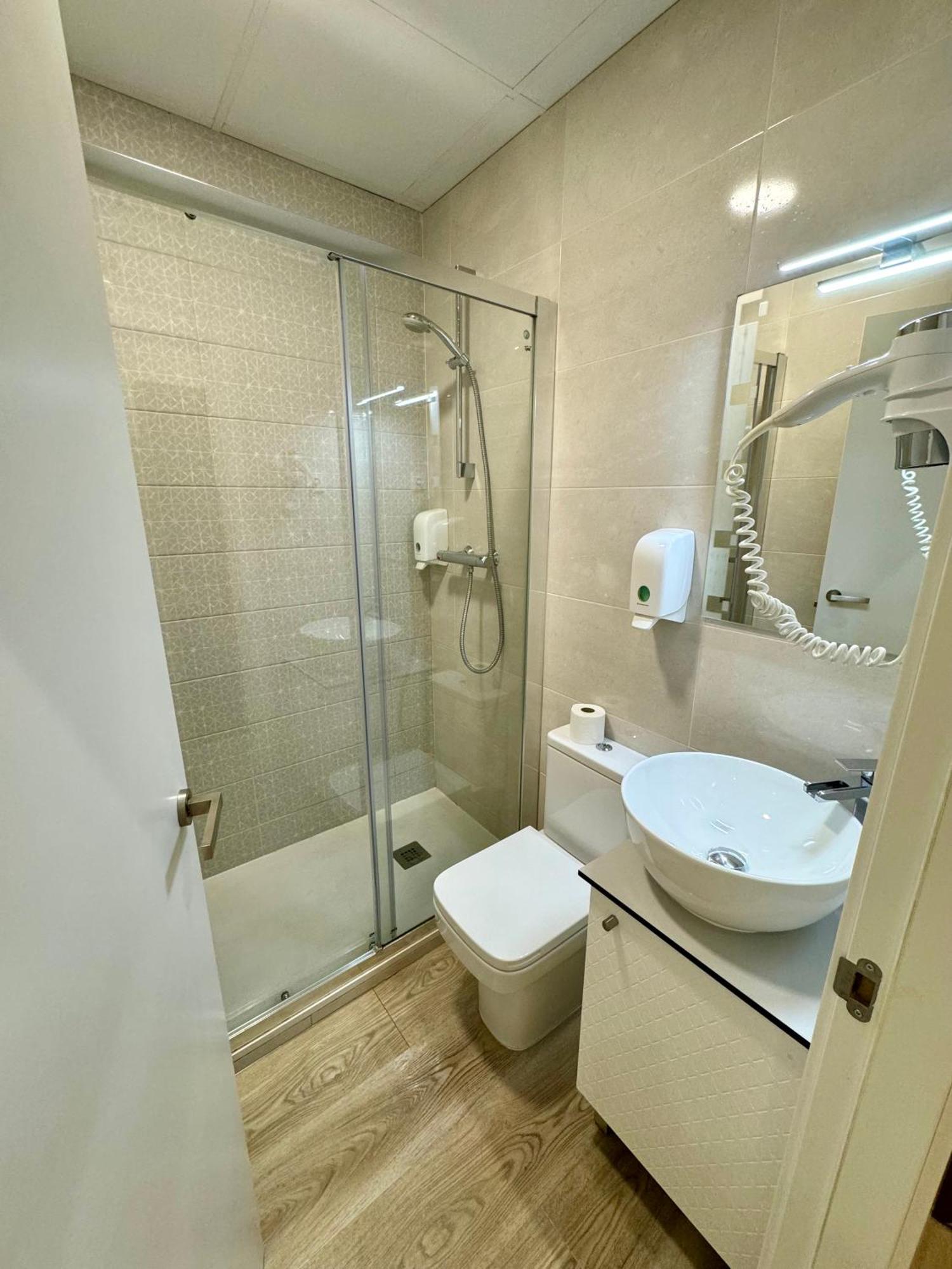 Apartamentos Apolo Мадрид Экстерьер фото