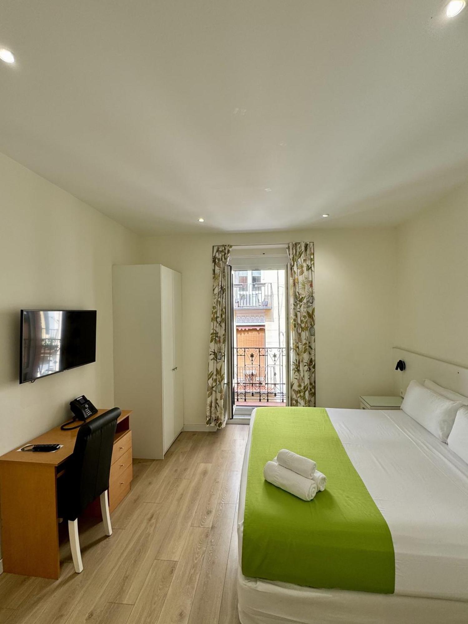 Apartamentos Apolo Мадрид Экстерьер фото