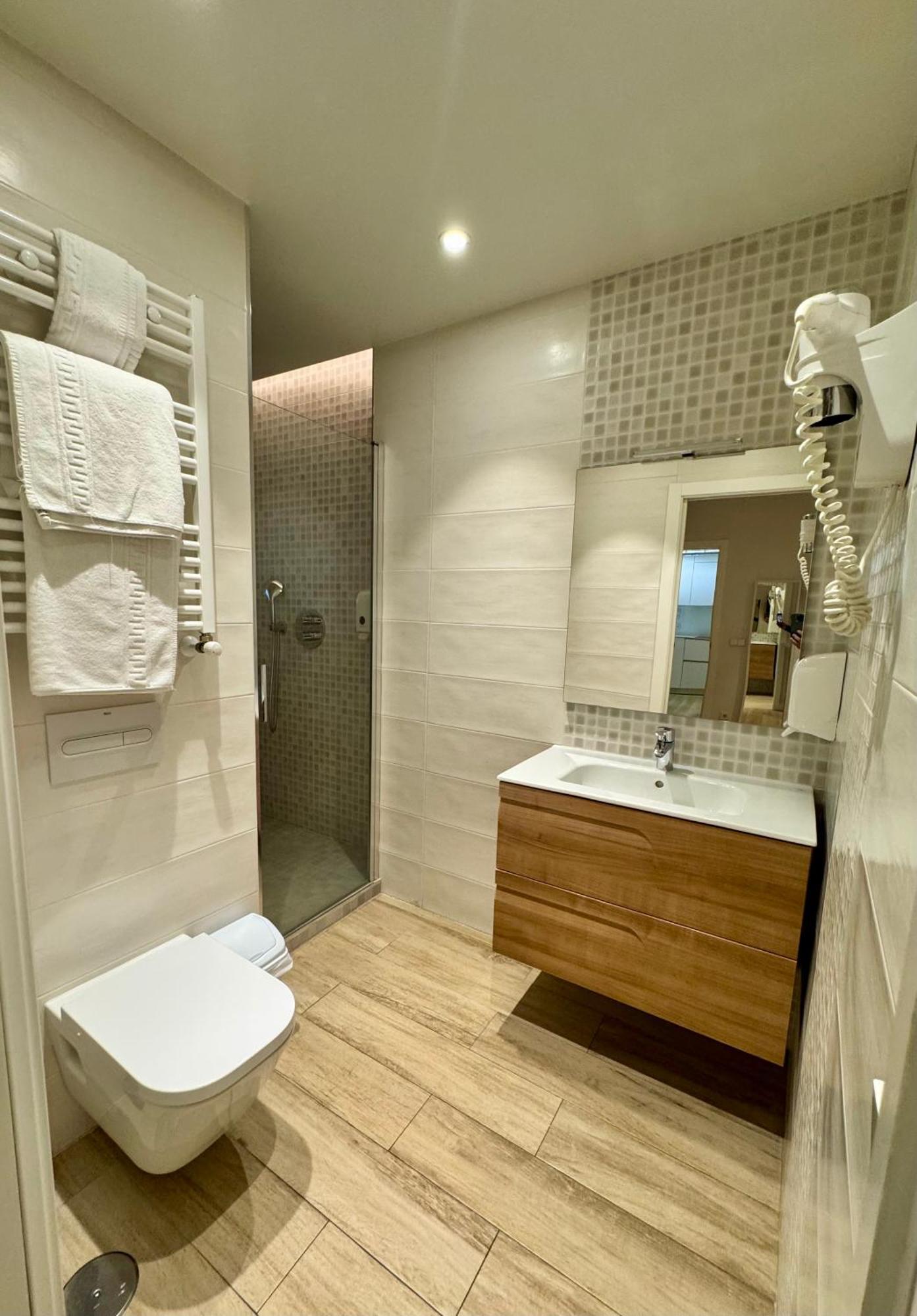 Apartamentos Apolo Мадрид Экстерьер фото