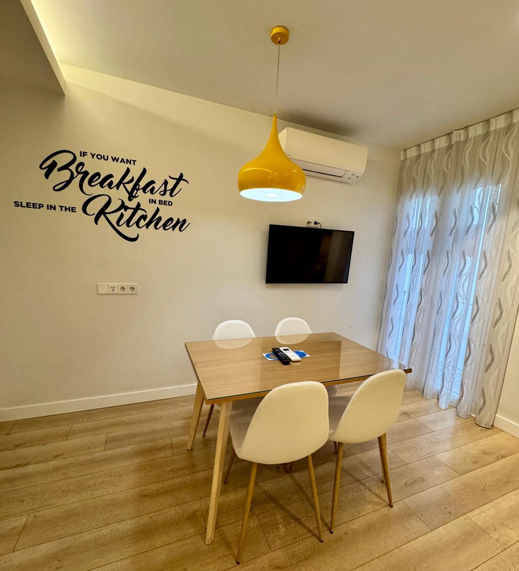 Apartamentos Apolo Мадрид Экстерьер фото
