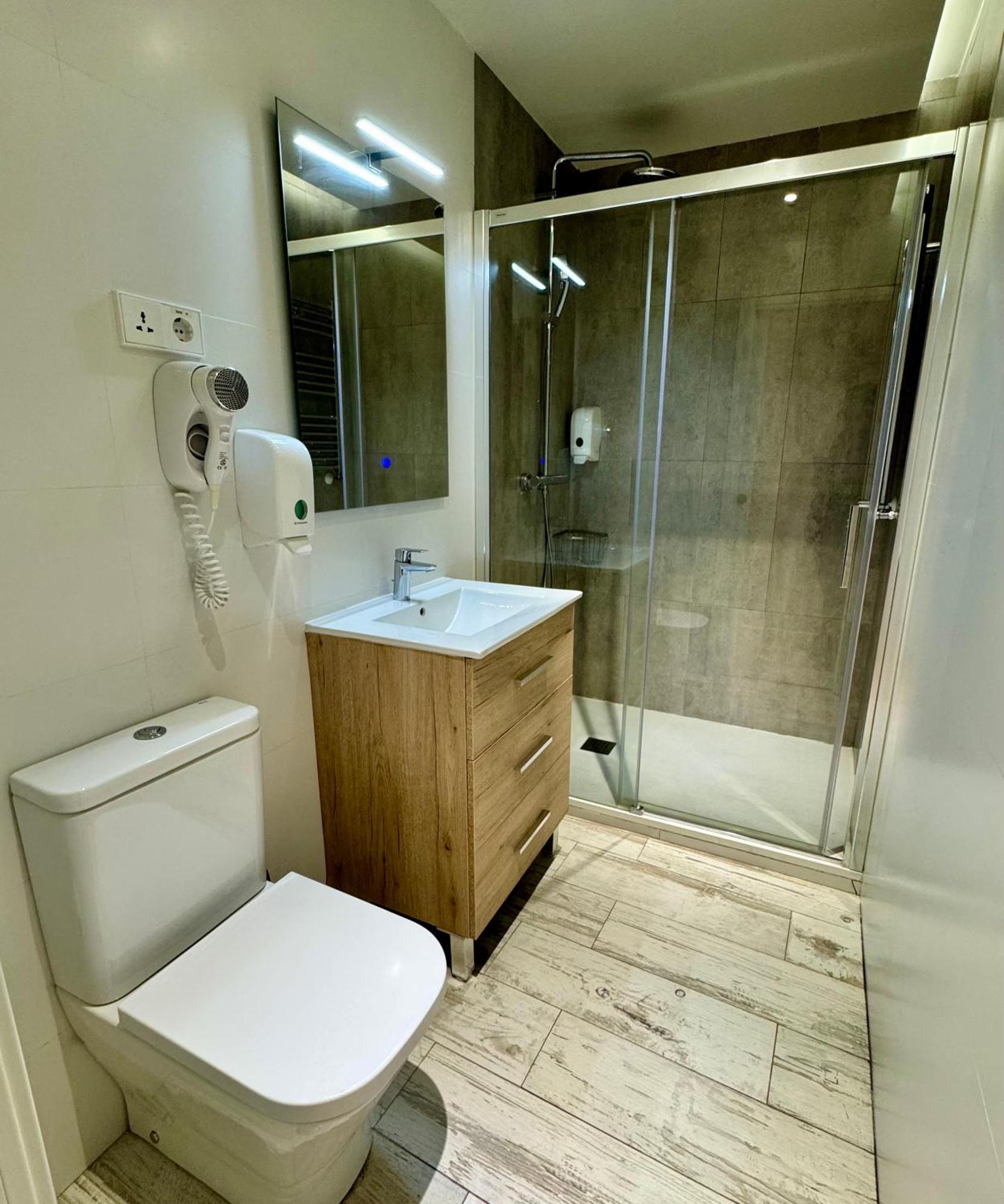 Apartamentos Apolo Мадрид Экстерьер фото