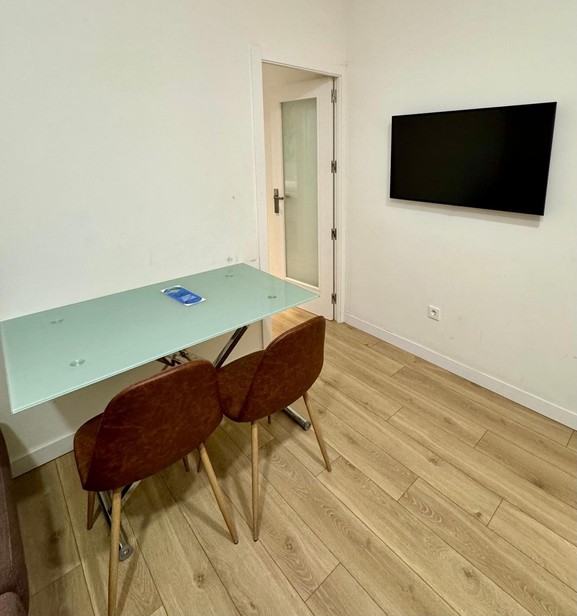 Apartamentos Apolo Мадрид Экстерьер фото