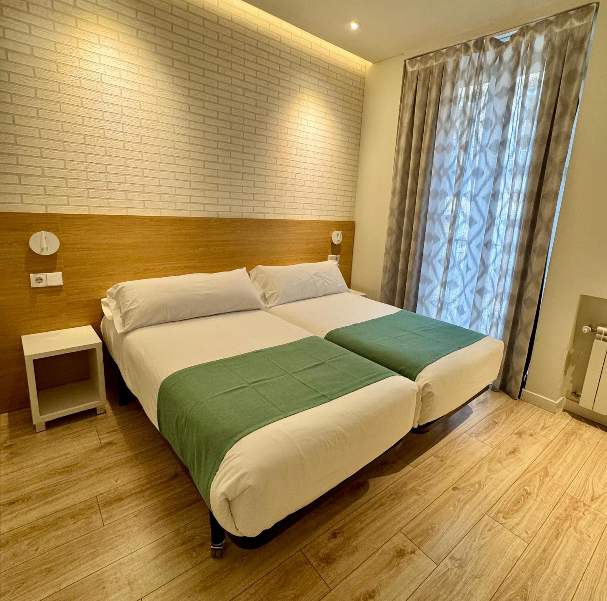 Apartamentos Apolo Мадрид Экстерьер фото