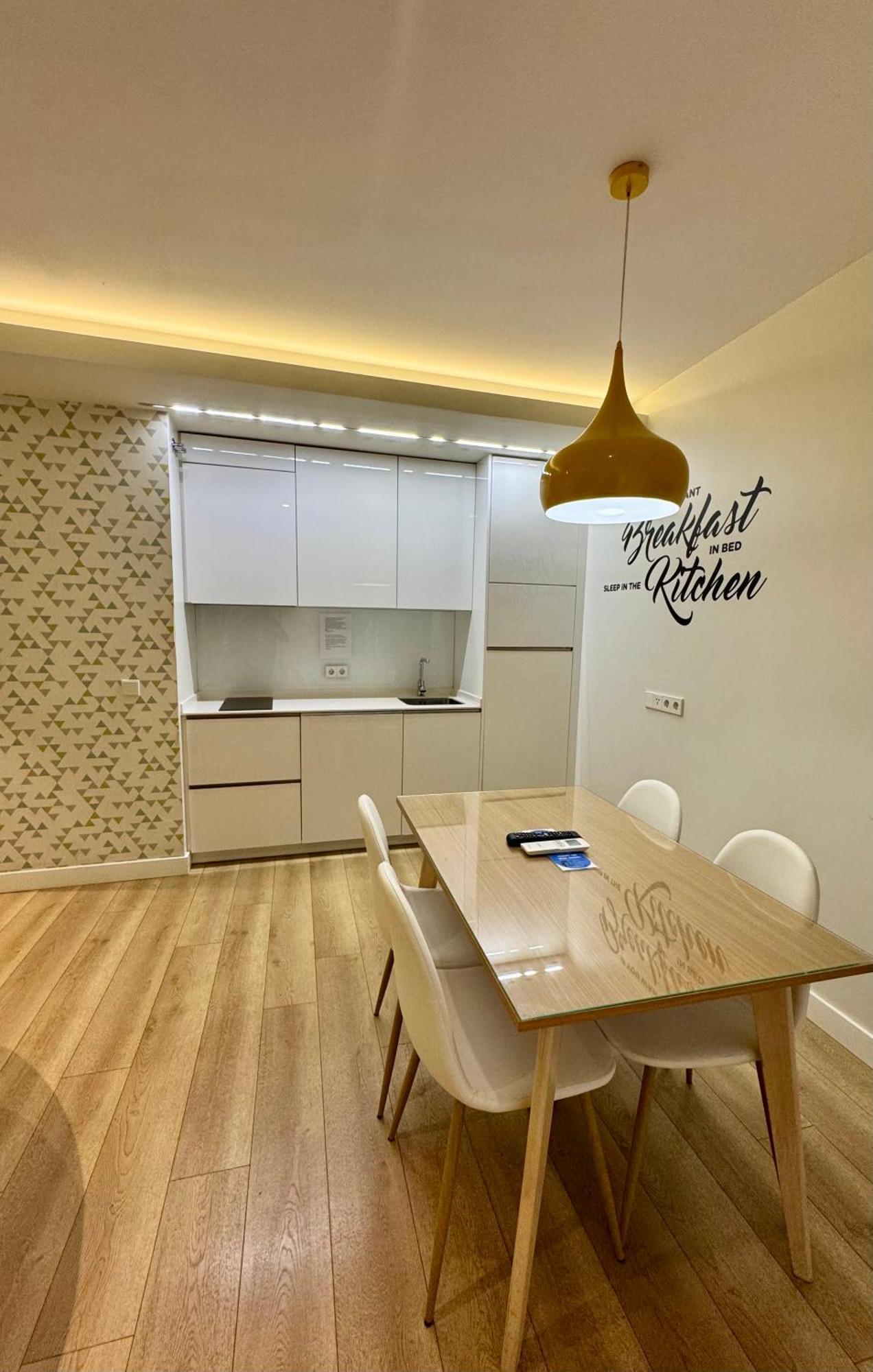 Apartamentos Apolo Мадрид Экстерьер фото