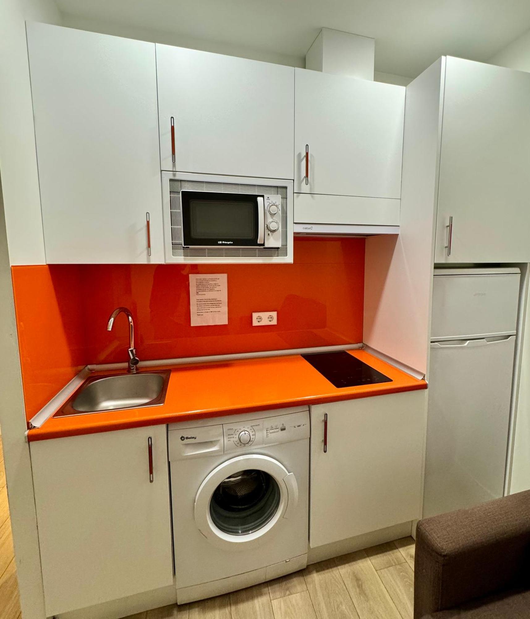 Apartamentos Apolo Мадрид Экстерьер фото