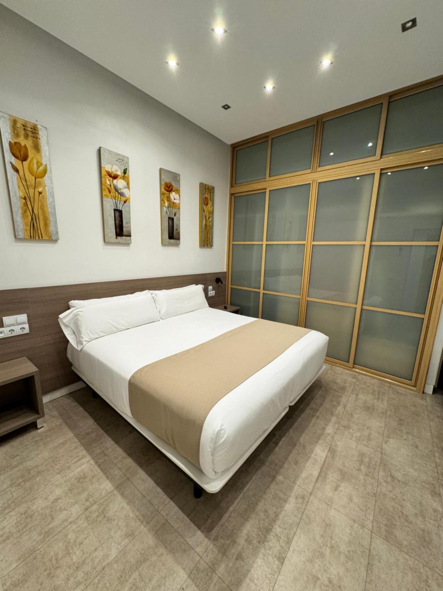 Apartamentos Apolo Мадрид Экстерьер фото