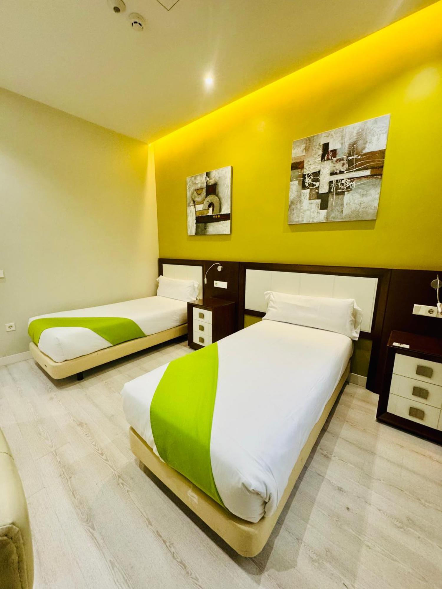 Apartamentos Apolo Мадрид Экстерьер фото