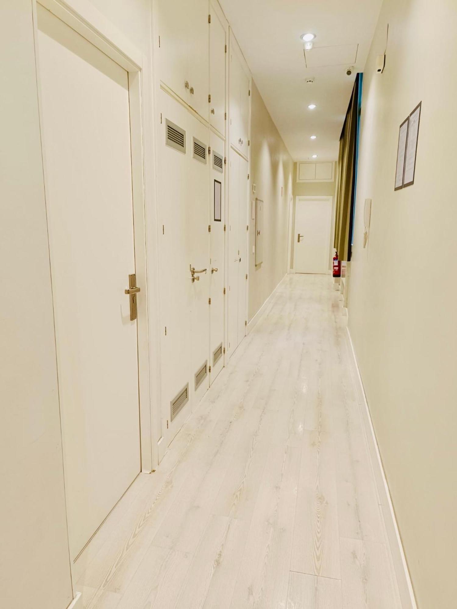 Apartamentos Apolo Мадрид Экстерьер фото