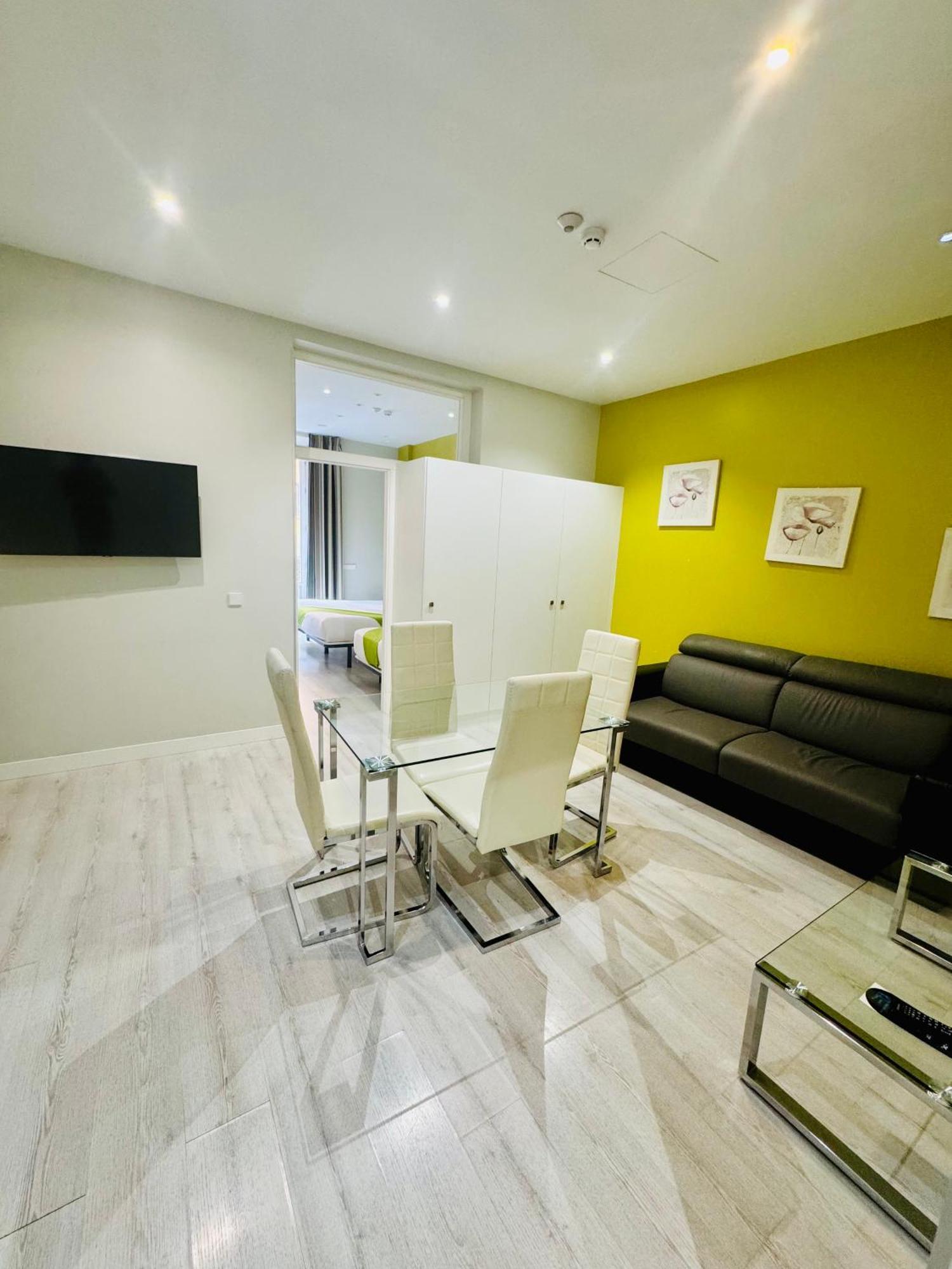 Apartamentos Apolo Мадрид Экстерьер фото