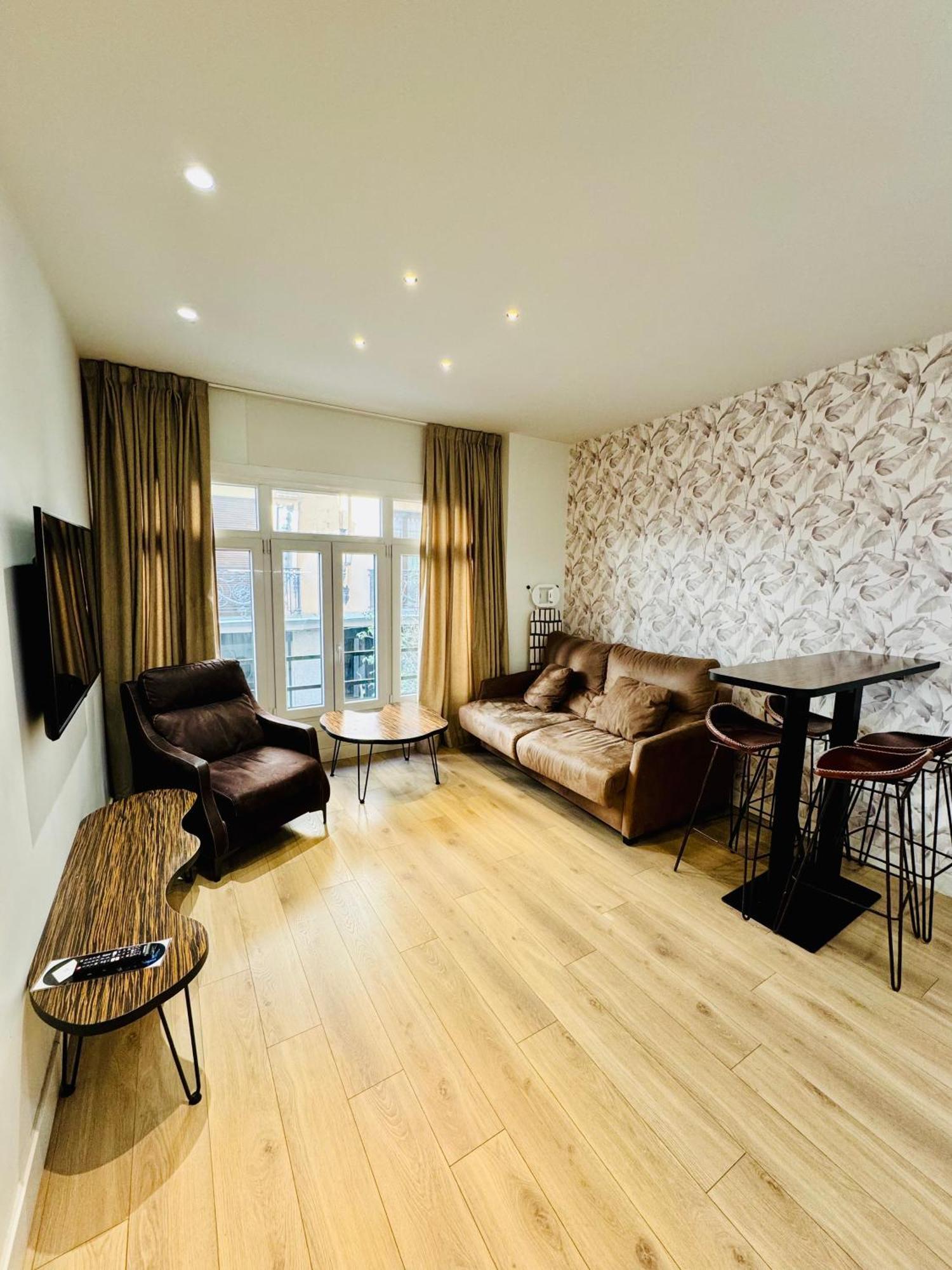 Apartamentos Apolo Мадрид Экстерьер фото
