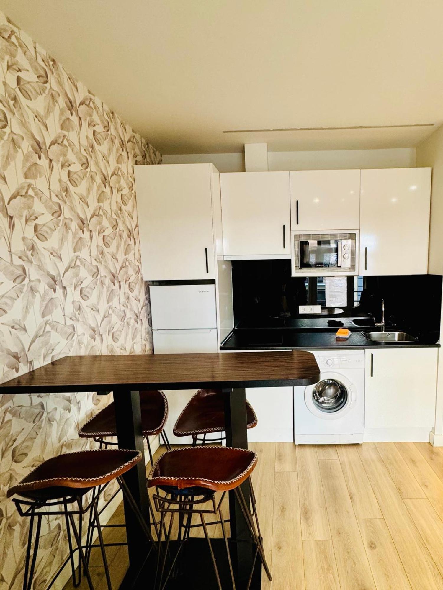 Apartamentos Apolo Мадрид Экстерьер фото