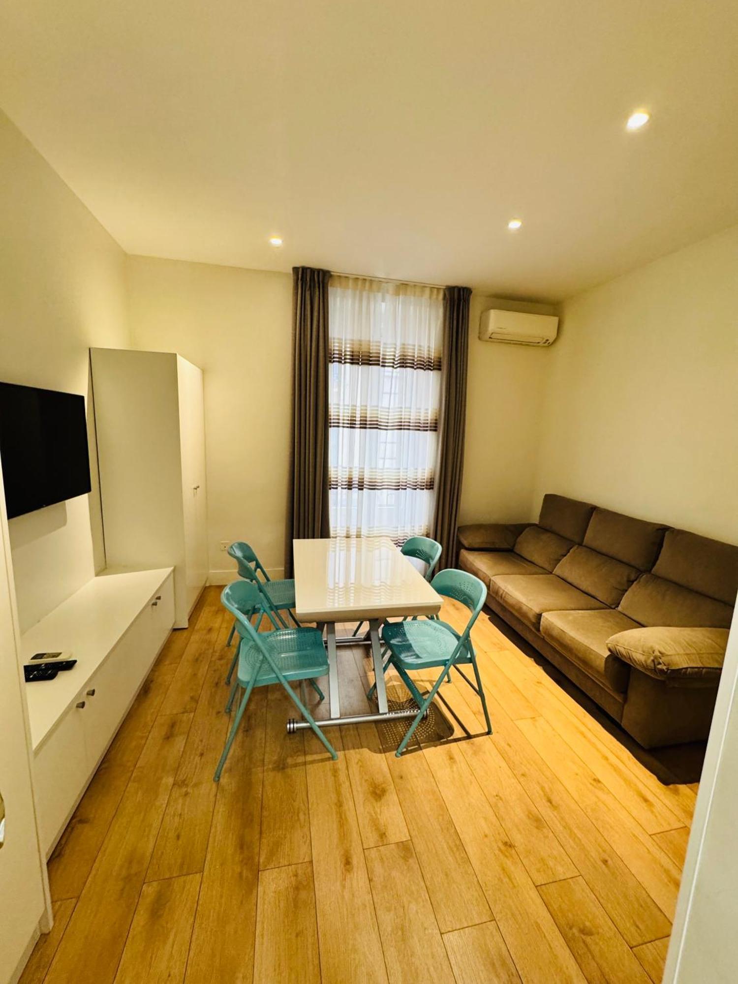 Apartamentos Apolo Мадрид Экстерьер фото
