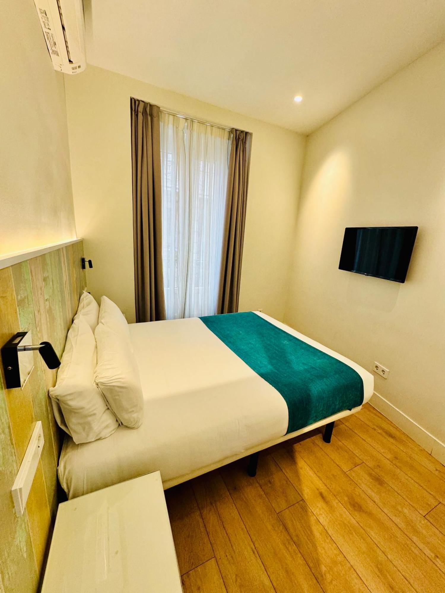 Apartamentos Apolo Мадрид Экстерьер фото
